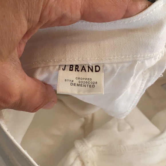 🤍 J Brand Distressed White Jeans - Picture 7 of 8